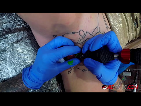 ❤️ Extremamente tatuada, a brasa Sully Savage fez uma tatuagem em seu clítoris ❤️ Porno fodido em pt-br.basseyn-vsem.ru ️❤